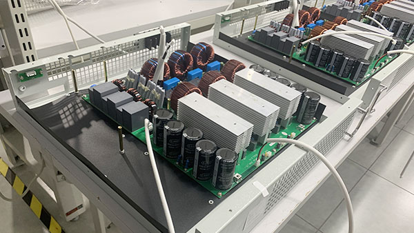 Apa prinsip kerja saka Generator Daya Reaktif Statis?